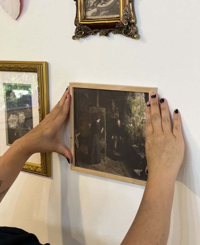 Simple Tips for How to Hang Multiple Pictures
